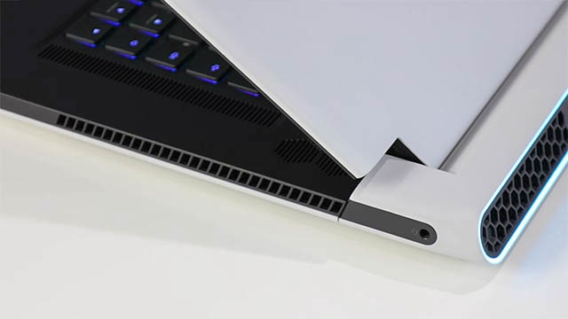 alienware x17 right side view